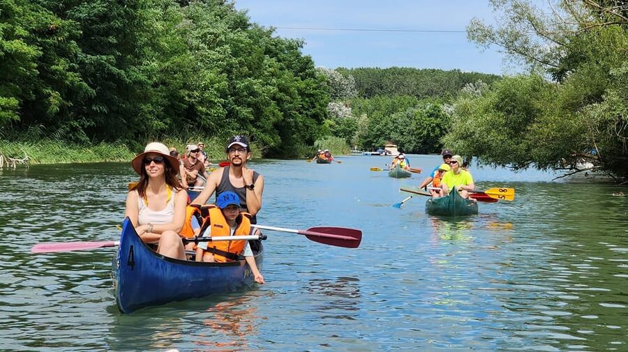 Budapest: Canoeing the Danube w or wo Sauna or Danube Beach - Winter vs summer: how the day changes with the water