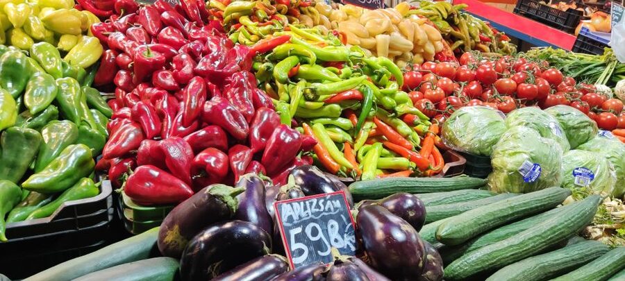 Budapest: Central Market Hall Guided Food Tour with Tastings - Where to meet on Sóház utca 2 and how the short tour flows