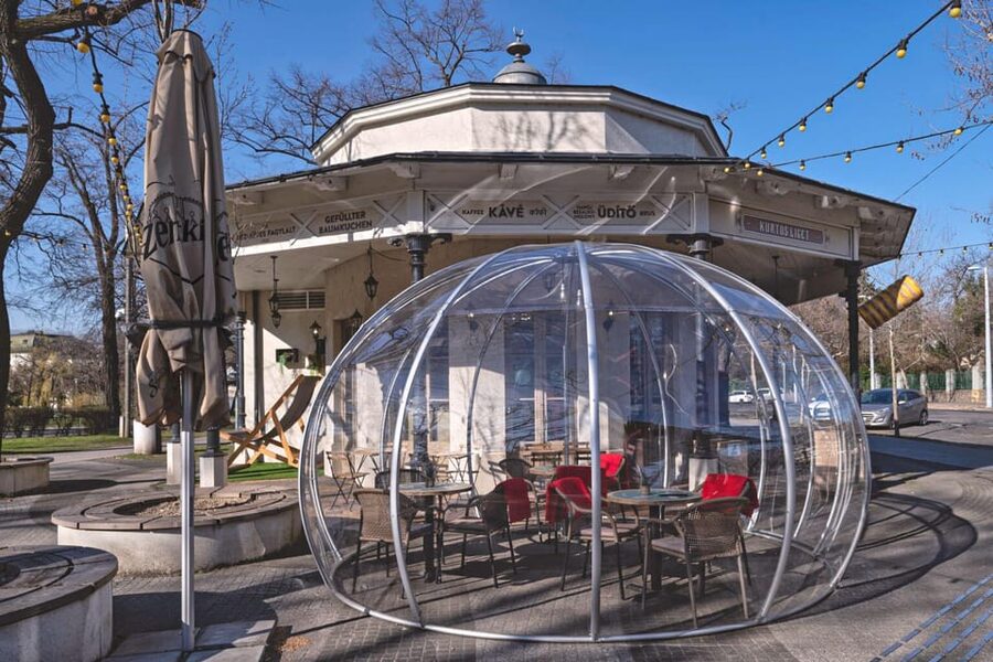 Budapest: Chimney Cake Workshop in City Park - Where you eat it afterward: park tables, coffee or tea, and a chance to slow down