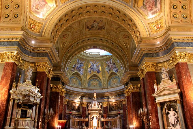 Budapest Christmas Walking Tour & Entry to St Stephen's Basilica - Danube at winter, Little Princess photos, and the Széchenyi Lánchíd approach