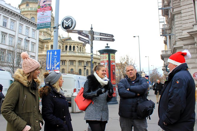 Budapest Christmas Walking Tour & Entry to St Stephen's Basilica - What the guided stops feel like on the ground
