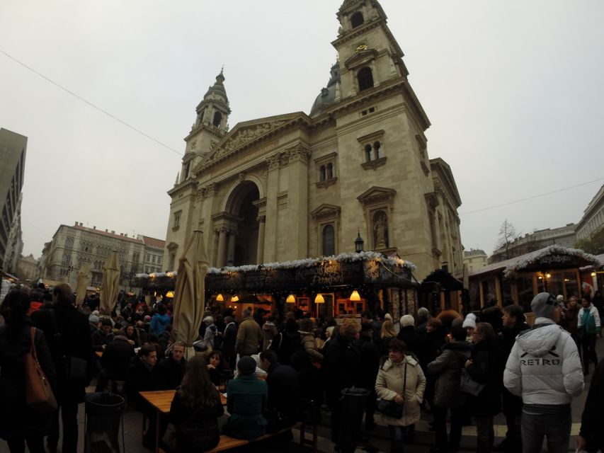 Budapest Christmas Walking Tour w Entry to Basilica - Why This 2.5-Hour Budapest Christmas Walk Works in December