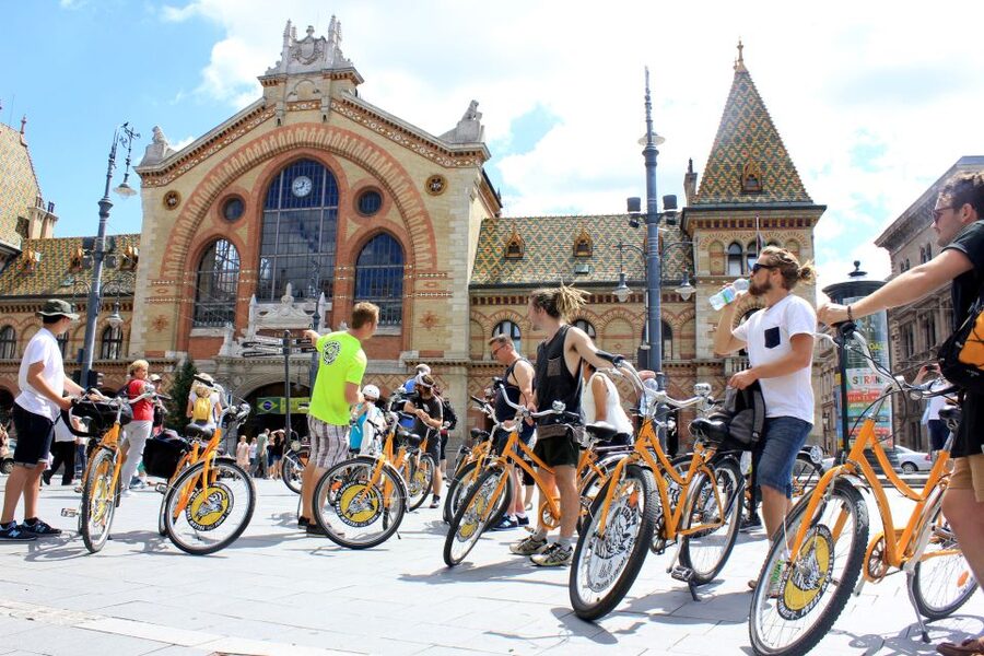 Budapest: City Bike Tour with Coffee Stop - Guides Matter: What the Reviews Reveal About the Best Part