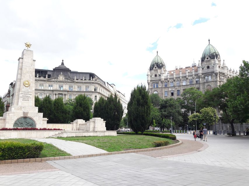 Budapest: City Center Walking Tour - Kossuth Square and the Hungarian Parliament Building