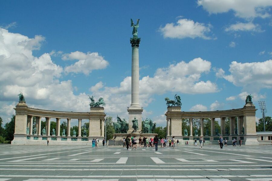 Budapest: City Discovery Tour - Guides and Pace: Why the Experience Can Feel Effortless or Tight