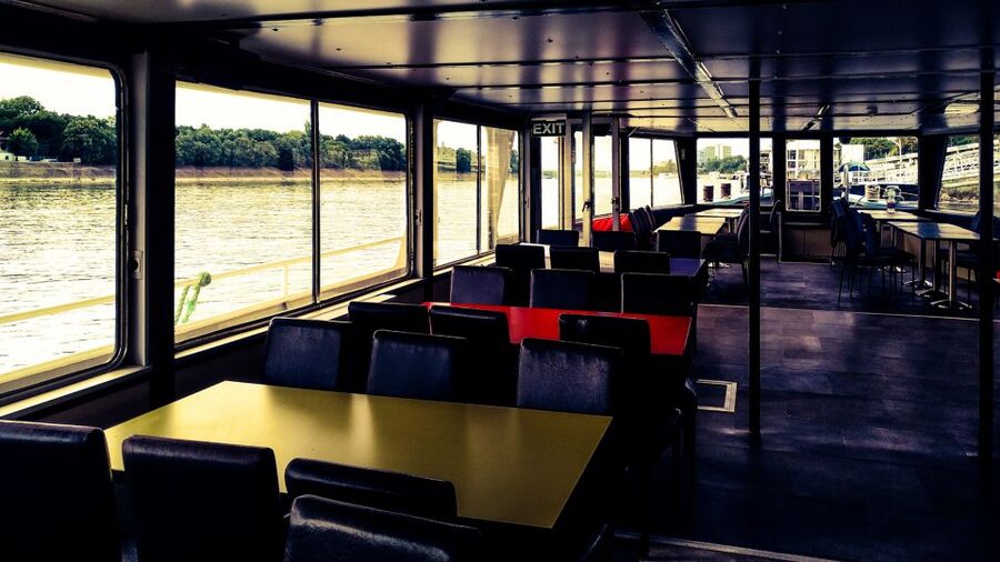 Budapest: City Highlights Cruise with Welcome Drink - The route, stop by stop: what each pass-by means for your photos