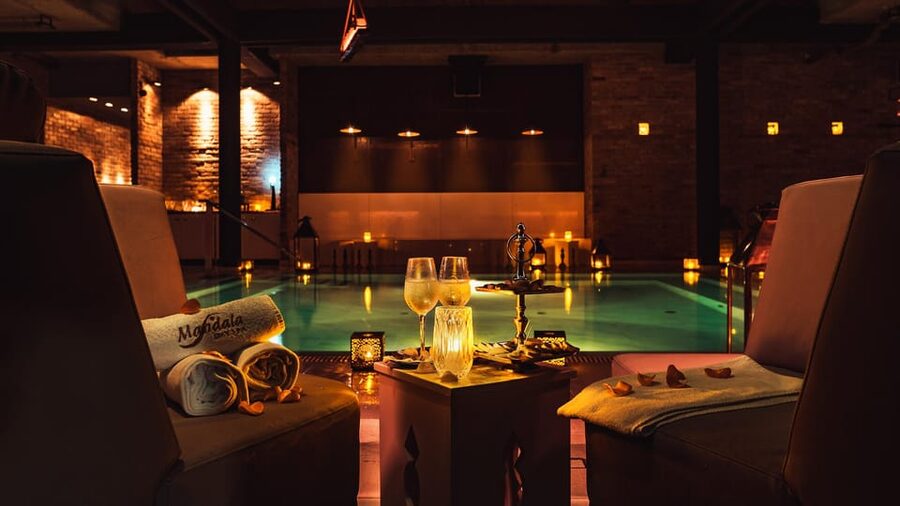 Budapest: Couple Holistic Swedish Massage with Jacuzzi Time - Drinks, Herbal Teas, Snacks, and Cocktails Between Soaks
