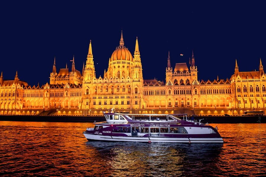 Budapest: Danube Cruise with Folk Dancing and Drinks - Drinks onboard: included options and simple rules