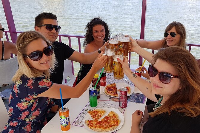 Budapest Danube Pizza Cruise with Welcome Drink - The sound situation: music, limited narration, and your best fix