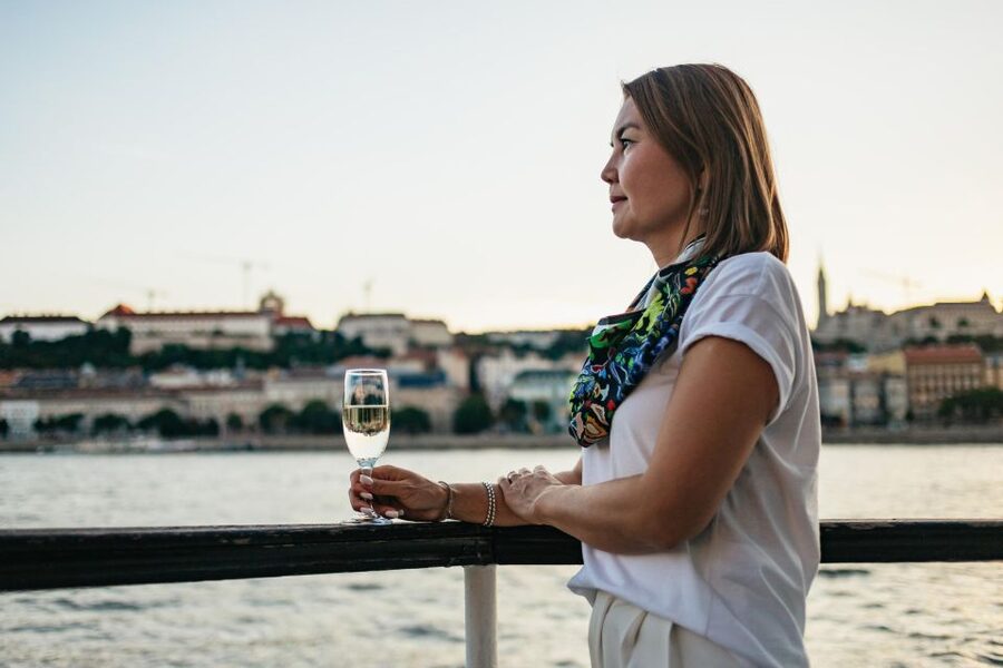 Budapest: Danube River Cruise with Dinner and Prosecco - Should you book this Budapest Danube dinner cruise?