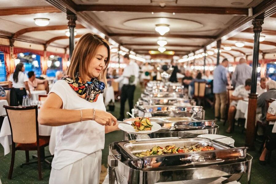 Budapest: Danube River Cruise with Dinner and Prosecco - Boarding the Gróf Széchenyi: what the cruise feels like