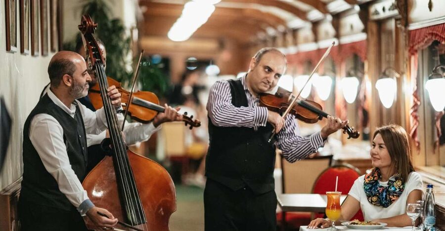 Budapest: Danube River Cruise with Dinner and Prosecco - The Hungarian meal: goulash soup, lángos, or buffet dinner