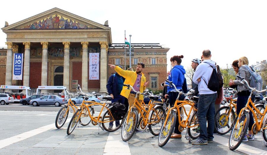 Budapest: Danube River Views Bike Ride - Meeting at Yellow Zebra Bikes and getting your ride sorted