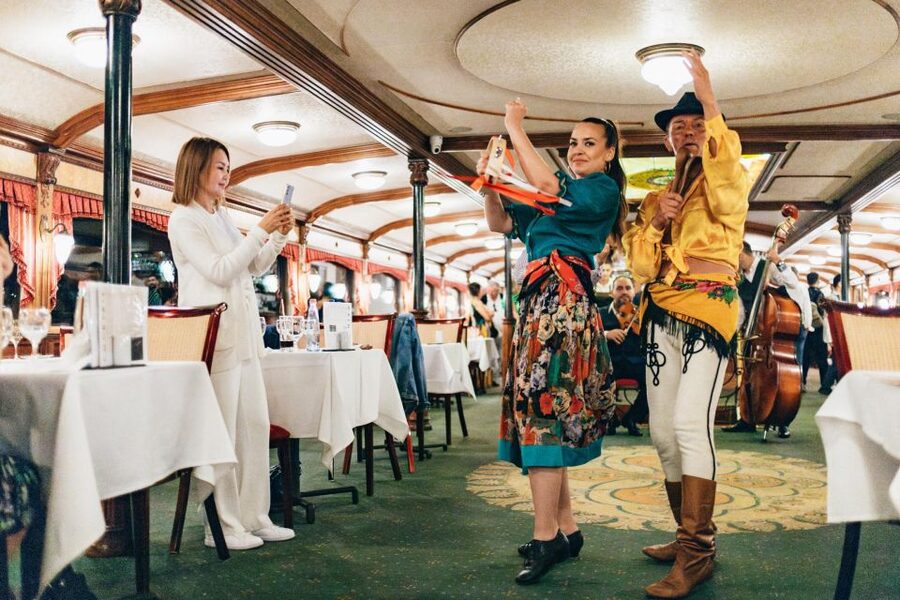Budapest: Dinner Cruise with Live Music and Folk Dance Show - Sights Through the Windows, Photos, and the Pace of the Evening