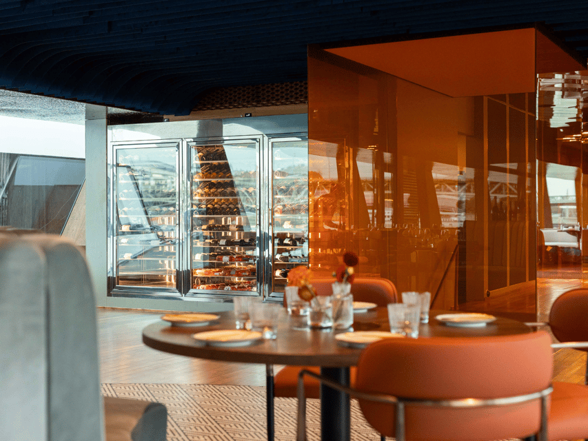 Budapest: Dinner Cruise with Live Music and Unlimited Drinks - Your 2.5 hours on the Danube: landmarks from a moving viewpoint