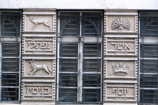 Budapest Dohany, Heroes', Rumbach synagogues & Jewish Ghetto Tour - Kazinczy Street Synagogue: Secession-era architecture and an Orthodox center