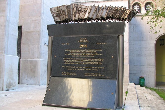 Budapest Dohany Synagogue & Hungarian Jewish Museum & free extras - Entering Dohány Street Synagogue Without Ticket Headaches