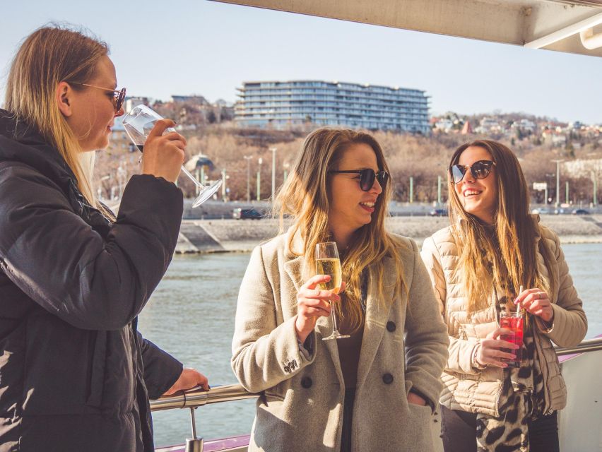 Budapest: Downtown Budapest Cocktail Cruise - Cocktails, service, and the reality of the party music