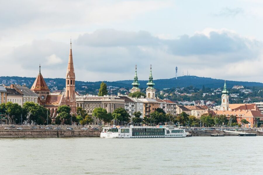 Budapest: Downtown Budapest Cocktail Cruise - Comfort and practical details you should actually care about