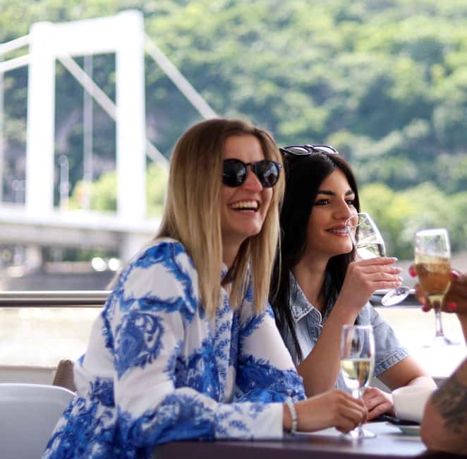 Budapest: Downtown Budapest Unlimited Booze Cruise - Photo Reality Check: Deck Choice and Window Conditions
