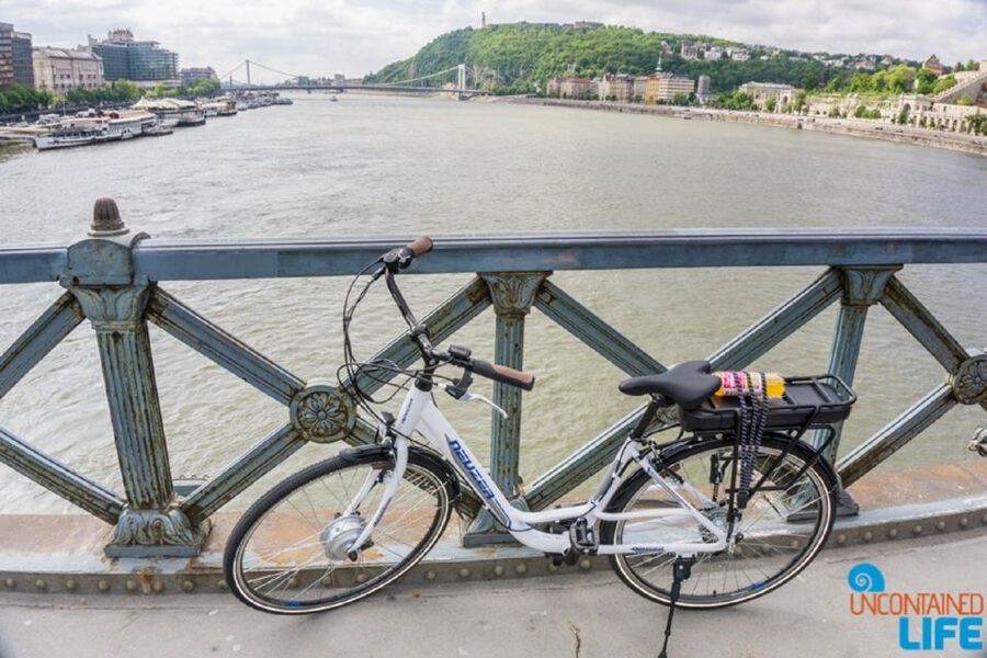 Budapest: E-Bike Guided Tour and Castle Hill - From the Danube to the bridges: where your first photos click