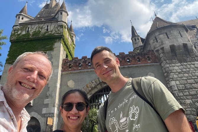 Budapest Essential Walk&Food tasting - Deák Ferenc tér, Elizabeth Square, and Opera House sights