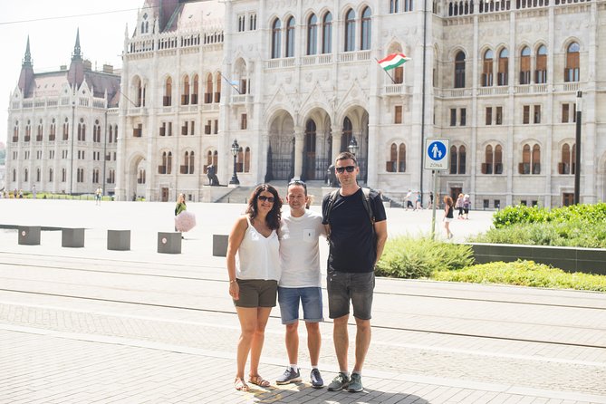 Budapest Essential Walk&Food tasting - The Parliament Building, Kossuth tér, and Shoes on the Danube
