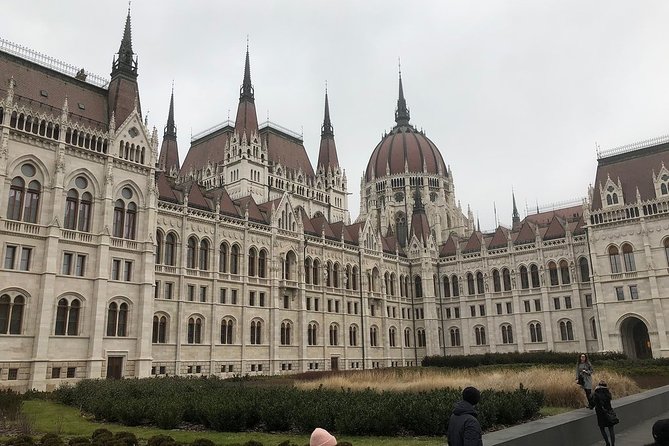 Budapest Essentials Private Tour Highlights and Hidden Gems - Shoes on the Danube Bank: A Memorial With WWII and Jewish History Focus