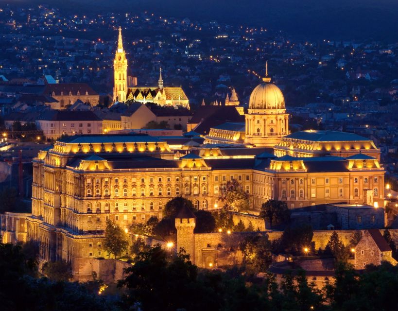 Budapest: Evening Castle Hill Tour with Fishermen's Bastion - Logistics that keep the night easy