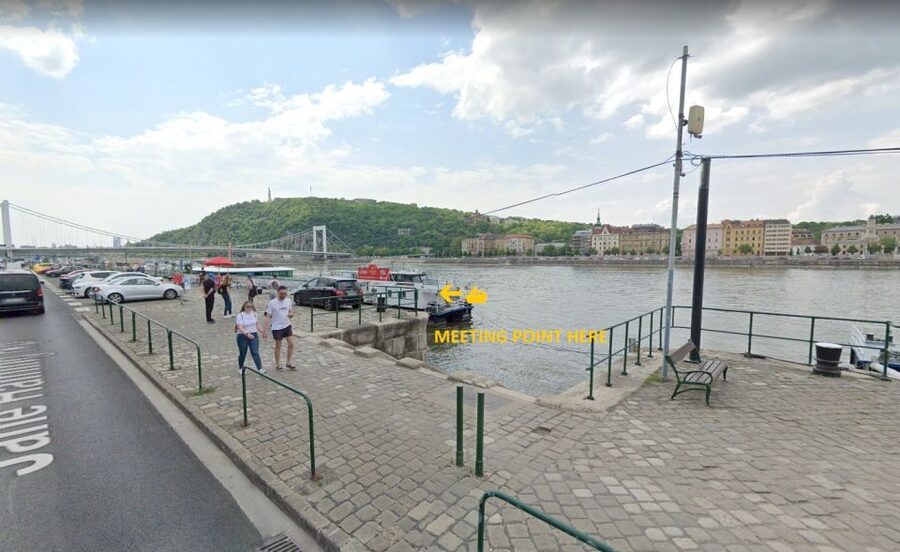 Budapest: Evening Cruise and Dinner with Welcome Drink - Getting off the boat: ending right where you started