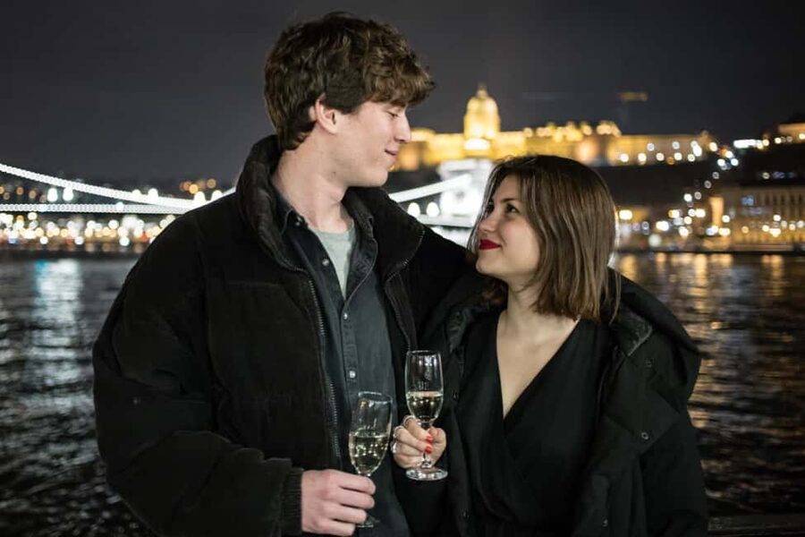 Budapest: Evening Cruise including Drinks and Live Music - Entering the Danube Night: What This Cruise Feels Like