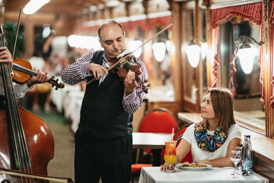 Budapest: Evening Cruise including Drinks and Live Music - Where You Board: Finding Akadémia 2 Ponton Without Stress