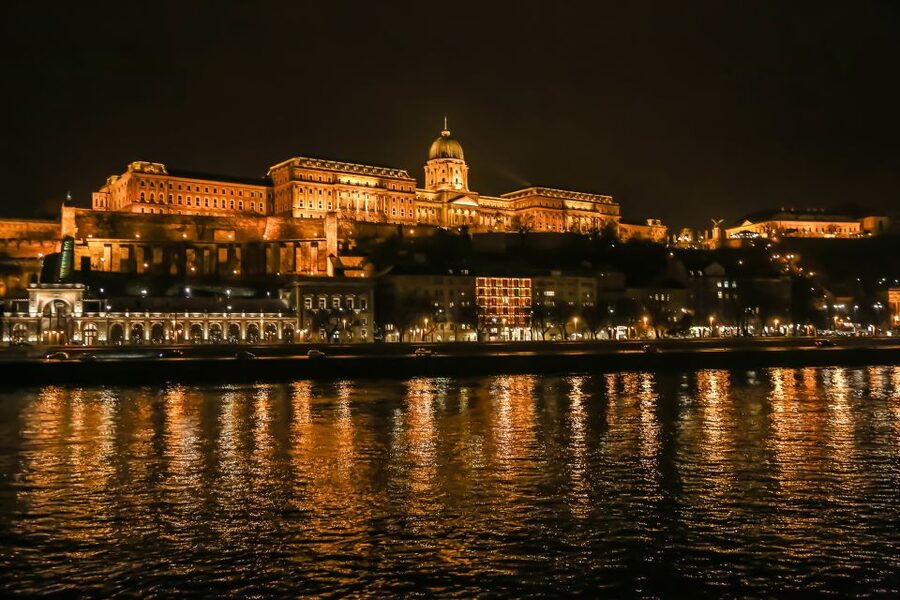 Budapest: Evening Cruise including Drinks and Live Music - Stop by Stop: What You Will See and Why It Matters