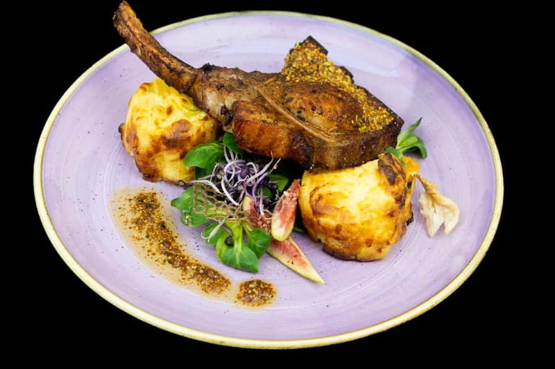 Budapest: Evening Cruise with 4-Course Dinner - The 4-course dinner: what it tastes like and how service works