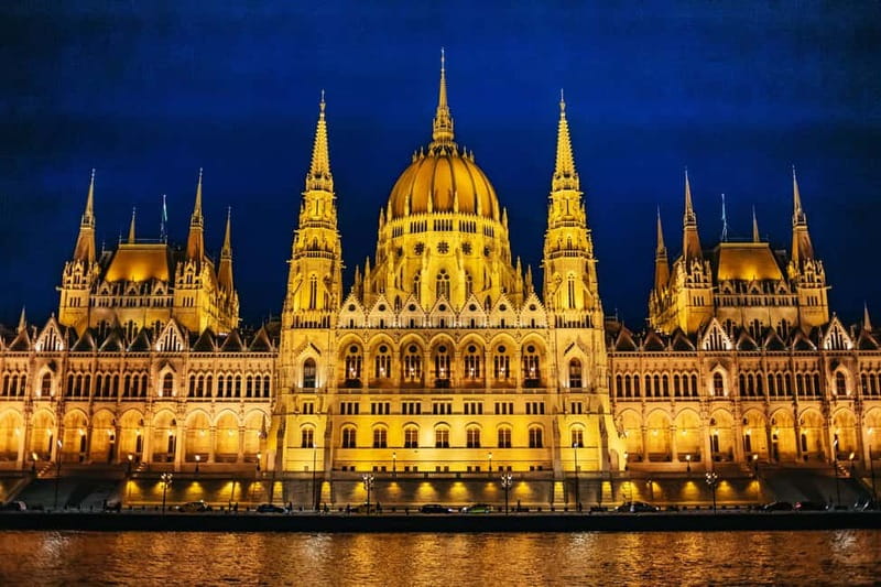 Budapest: Evening Cruise with 4-Course Dinner - Seat strategy: windows, decks, and best-photo timing
