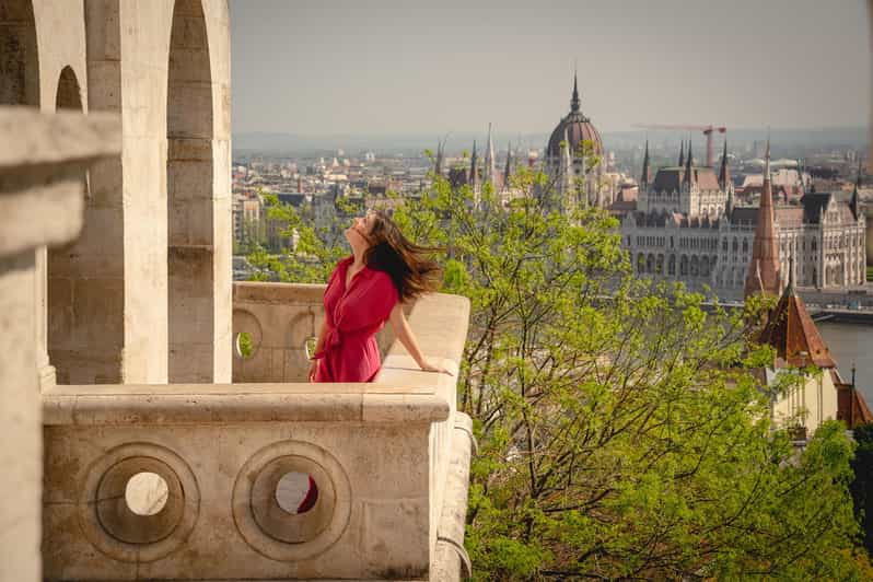 Budapest: Fast Private Photoshoot at Fisherman's Bastion - Fisherman’s Bastion is the right backdrop, for once