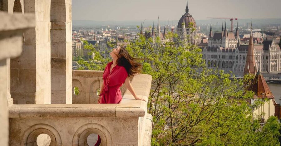 Budapest: Fast Private Photoshoot at Fisherman's Bastion - How posing guidance turns awkward into natural