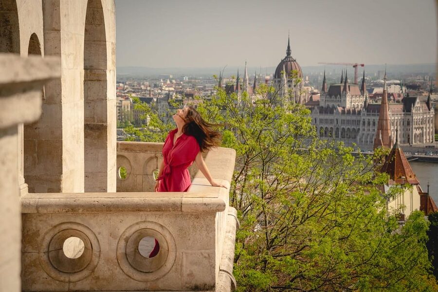 Budapest: Fast Private Photoshoot at Fisherman's Bastion - The 40-minute flow that keeps you from overthinking