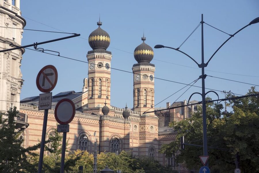 Budapest: Grand City Tour with Parliament Visit - Elizabeth Bridge, Margaret Bridge, and the city’s big symbols from the bus window
