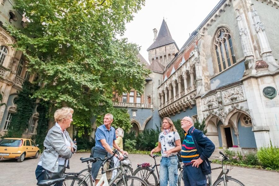 Budapest: Guided City Discovery Bike Tour - Jewish Quarter highlights: Great Synagogue and an Opera photo pause