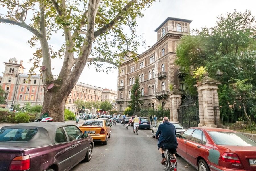 Budapest: Guided City Discovery Bike Tour - Andrássy Street and Nagymezö Utca: architecture and the city’s social pulse