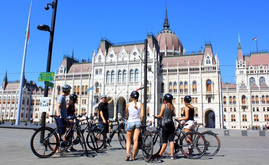 Budapest: Guided City Tour by E-Bike - Quick hits