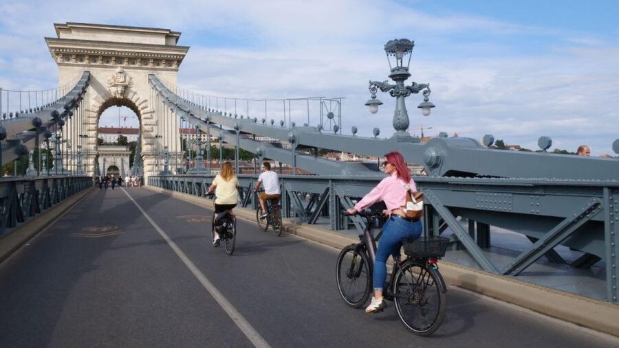 Budapest: Guided E-Bike Sightseeing Tour - The 3-hour structure: what your day feels like