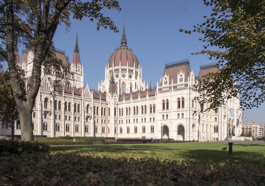Budapest: Guided Walking Tour of Pest - Meet at Molnár’s Kürtőskalács, Then Start Seeing Pest Clearly