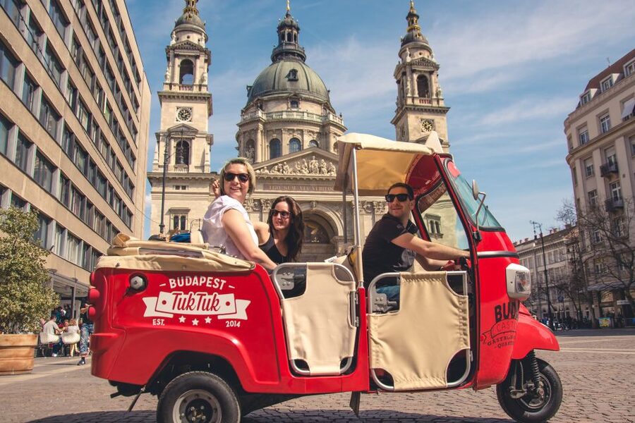 Budapest: Half-Day Exclusive Highlights Private Tour - Private format, hotel pickup, and why it matters