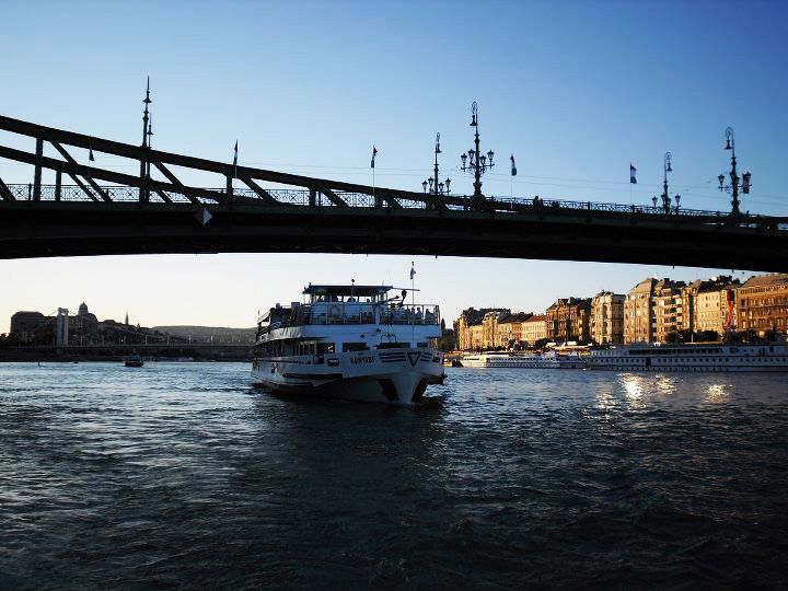 Budapest: Half-Day Highlights Small Group Private Tour - Parliament, Chain Bridge, and House of Terror Photo Angles