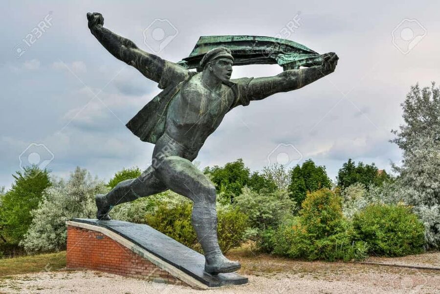 Budapest Half-Day Tour: Life Behind the Iron Curtain - Citadella and the siege of Budapest: where the story gets tense