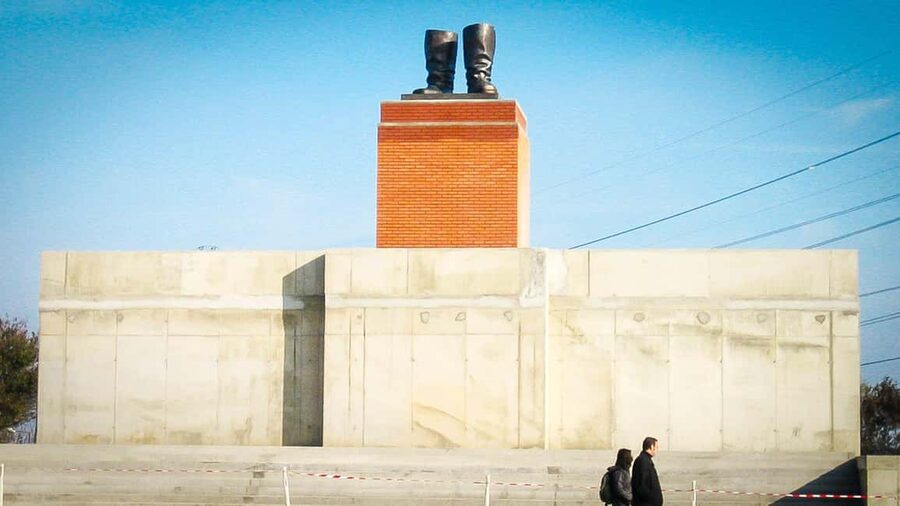 Budapest Half-Day Tour: Life Behind the Iron Curtain - Memento Park: the statue relocation that turns propaganda into lessons