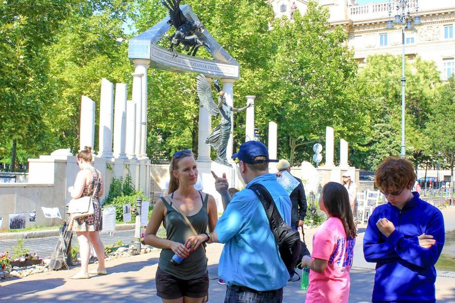 Budapest: Hammer & Sickle Communism Walking Tour - Key Things You’ll Notice on This Walk