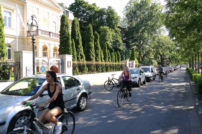 Budapest Highlights Bike Tour with a local guide - Why This 3.5-Hour Highlights Ride Works in Budapest